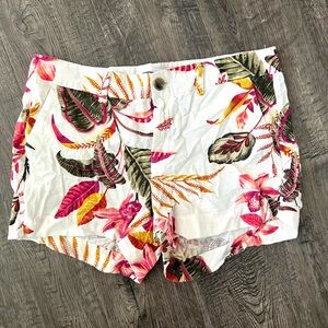 Tropical print linen shorts